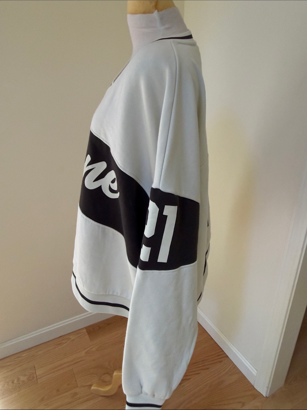 Dfyne 4 th birthday collection XL unisex fleece lined sweatshirt. - Picture 4 of 12